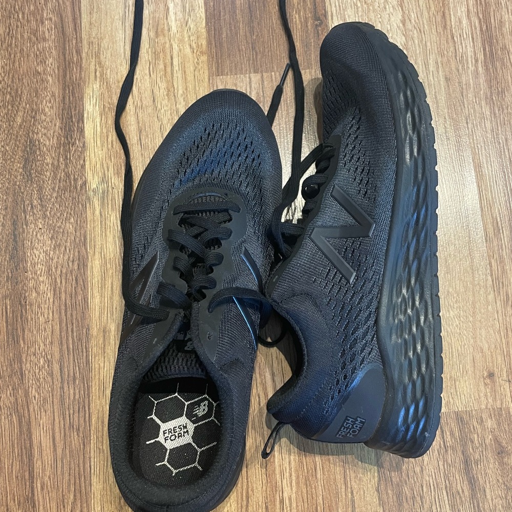 Like new! New Balance Men's (8) Fresh Foam Arishi V3 Running Shoe